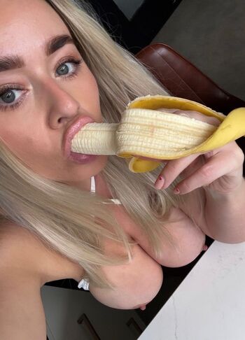 Abbie chatfield/ leaked private content