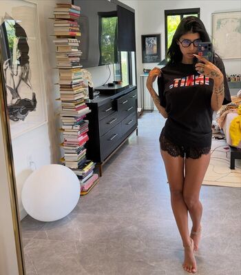 Courtneycorsetfree/ leaked private content