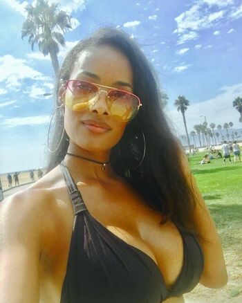 Karinezinhaclos/ leaked private content