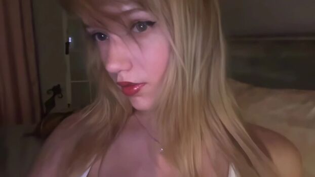Novaleesi/ leaked private content