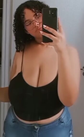 Imlovinlaina leaked private content