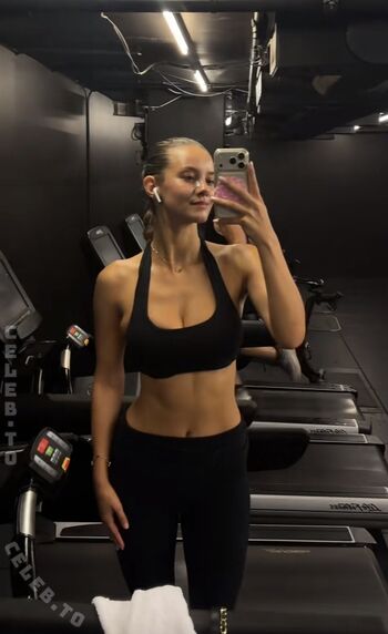 Kerrieessex/ leaked private content