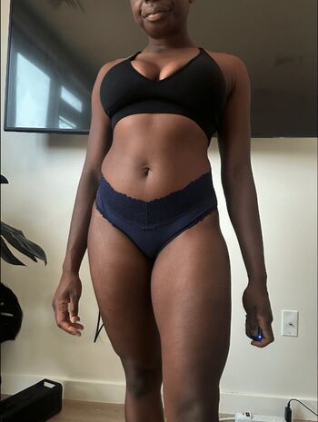 Ninacutsyourhair/ leaked private content