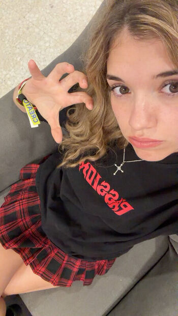 Adelineinfi/ leaked private content