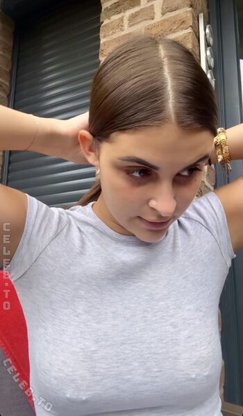 Astridlove page leaked private content