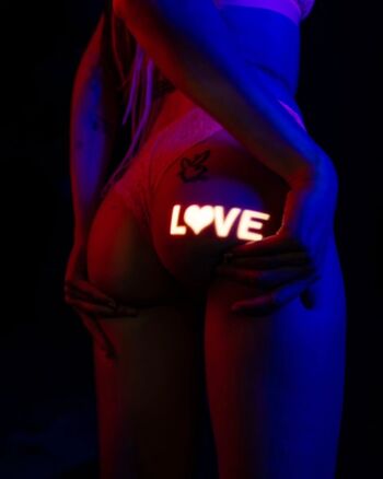 Momorianyan/ leaked private content