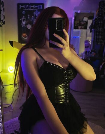 Momorianyan/ leaked private content