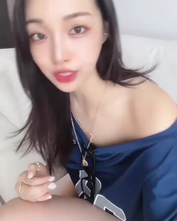 Allimoonaxxx leaked private content