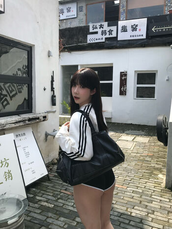 Shiliuyelei leaked private content