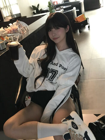 Shiliuyelei leaked private content
