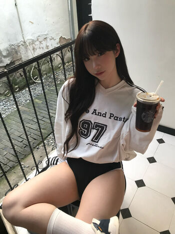 Shiliuyelei leaked private content
