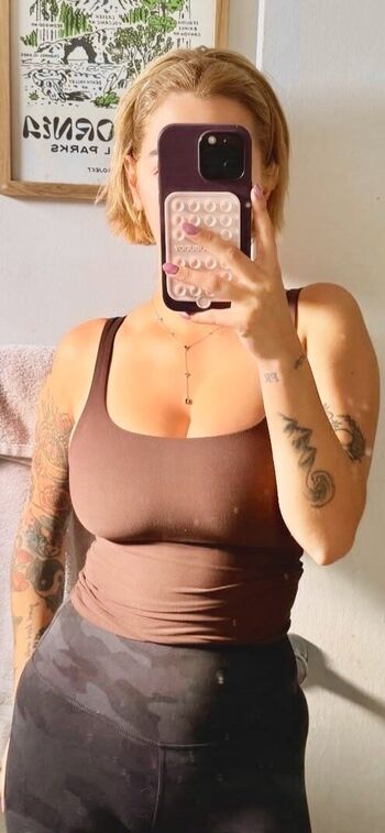 Ayakaomi page leaked private content