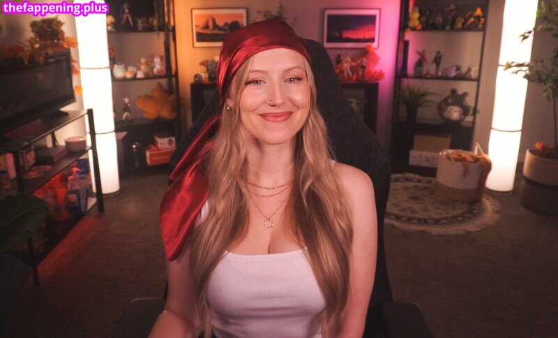 Astridlove page leaked private content