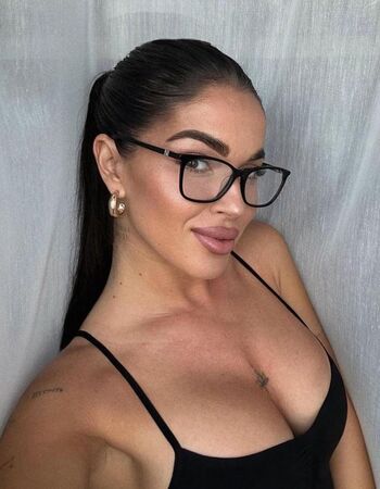 Mely show leaked private content