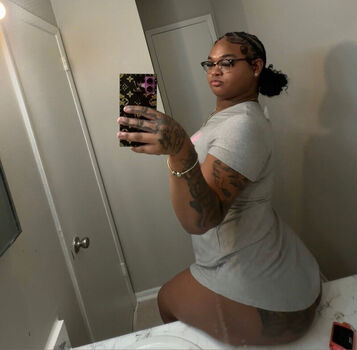 Honeyiced leaked private content