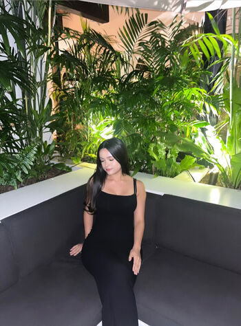 Deinesivlia nude leaked private content