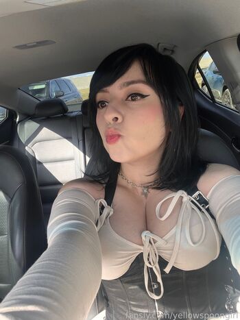 Yellowspoongirl leaked private content