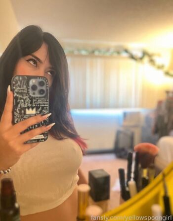 Yellowspoongirl leaked private content