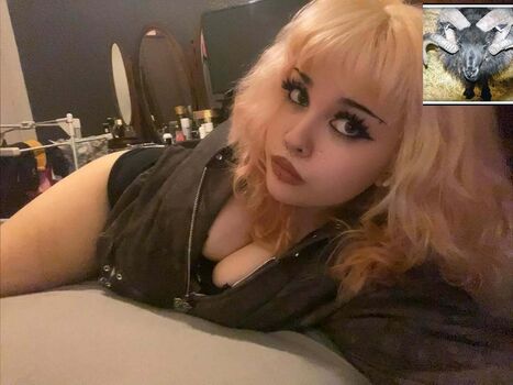Alcoholy desnuda leaked private content